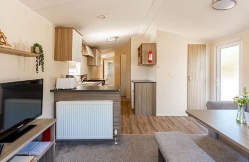 Wimborne House | Pass the Keys | Cheerful 2 bedroom caravan with parking