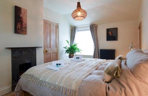 Southbourne House | Pass the Keys Cosy Cottage Retreat with Log Burner Beach Walks