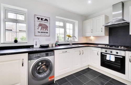 Five Oak Green House | Pass the Keys | Cute cottage in Pembury with parking