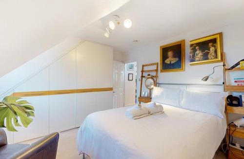 Frognal and Fitzjohns Apartment | Pass the Keys Elegant flat in trendy Hampstead