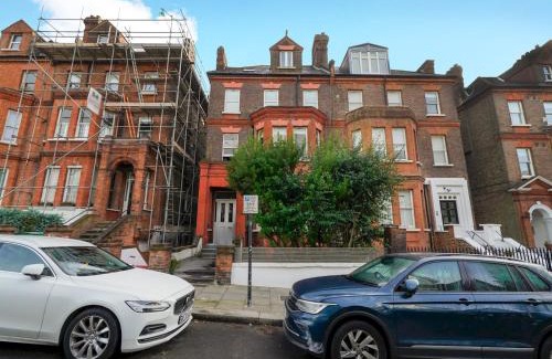 Frognal and Fitzjohns Apartment | Pass the Keys Elegant flat in trendy Hampstead