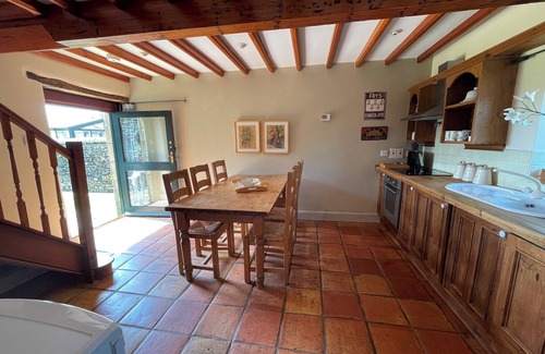 Longnor House | Pass the Keys | Exceptional Location Barn Conversion for 6 & Pets