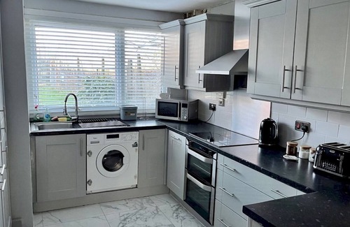 Borehamwood House | Pass the Keys | Family Friendly 3 Bedroom Home with Large Garden