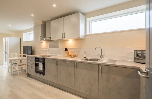Cambridge Apartment | Pass the Keys | Flat 9 Lovell Lodge - Modern Studio near Science Park