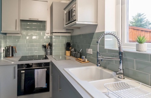 Leigh-on-Sea House | Pass the Keys | Comfortable flat in the heart of Leigh