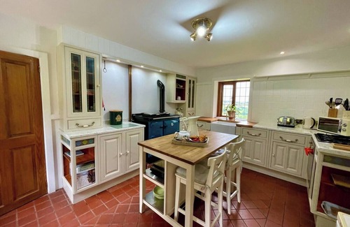 Longnor House | Pass the Keys | Idyllic Historical Country Retreat for 6 & Pets