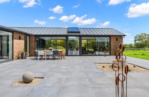 Plumpton Green House | Pass The Keys Luxury Retreat with Countryside Views