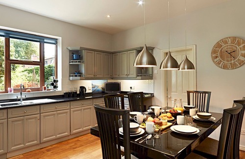 Shrewsbury House | Pass the Keys | Luxury 5 bedroom Riverside home in town centre