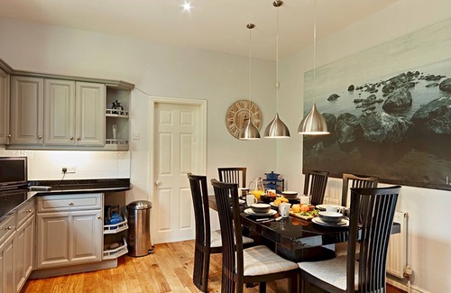 Shrewsbury House | Pass the Keys | Luxury 5 bedroom Riverside home in town centre