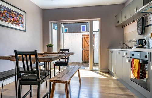 Queens Quarter House | Pass the Keys | Luxury 2Bed 2Bath Townhouse