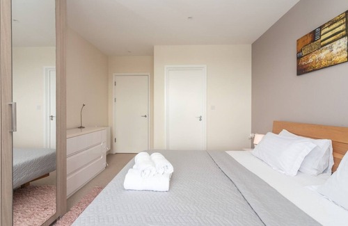 Woolwich Riverside Apartment | Pass the Keys | Luxury River Facing 2 Bed Flat With Iconic Views