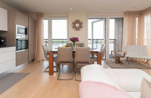 Woolwich Riverside Apartment | Pass the Keys | Luxury River Facing 2 Bed Flat With Iconic Views