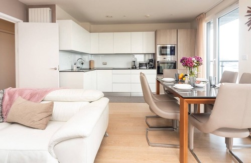 Woolwich Riverside Apartment | Pass the Keys | Luxury River Facing 2 Bed Flat With Iconic Views
