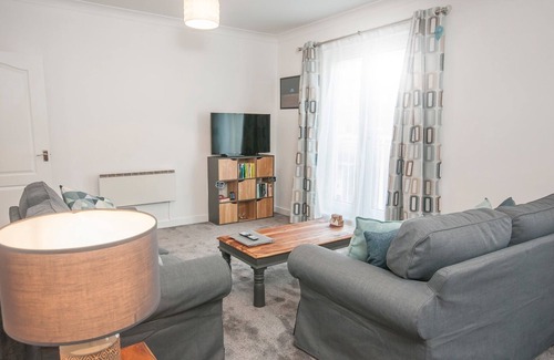 Butetown Apartment | Pass the Keys | Modern 2 Bedroom apartment next to Bay with Parking