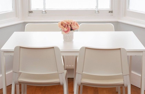 Northcote Apartment | Pass the Keys | Modern 2 BR with Patio 15 mins to Wimbledon Tennis