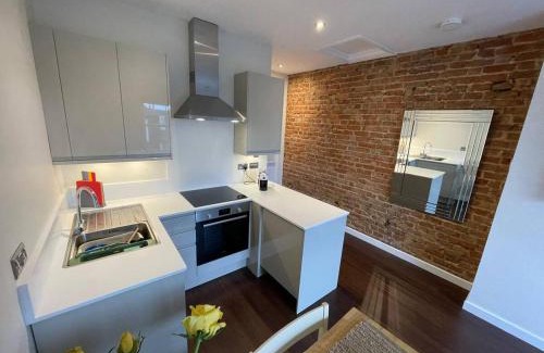 St. Margarets and North Twickenham Apartment | Pass the Keys Modern Elegant Studio 20 Minutes to Central London