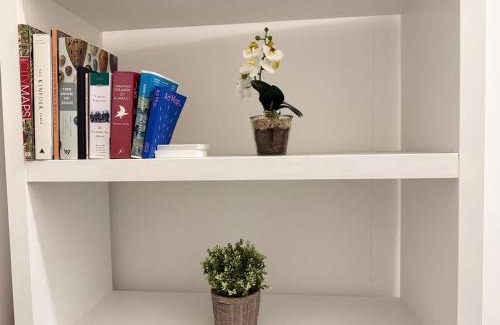 St. Margarets and North Twickenham Apartment | Pass the Keys Modern Elegant Studio 20 Minutes to Central London