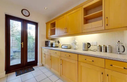 Cambridge City Centre House | Pass the Keys | Modern and Spacious Terrace in Central Cambridge