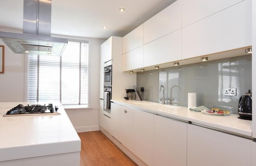 Southsea Apartment | Pass the Keys Modern Seafront Apartment With Great Views Sleeps 4