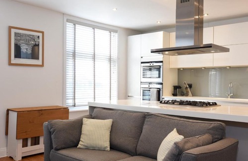 Southsea Apartment | Pass the Keys Modern Seafront Apartment With Great Views Sleeps 4