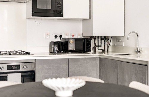 Thurlow Park Apartment | Pass the Keys |Modern & spacious flat w/car park in South London
