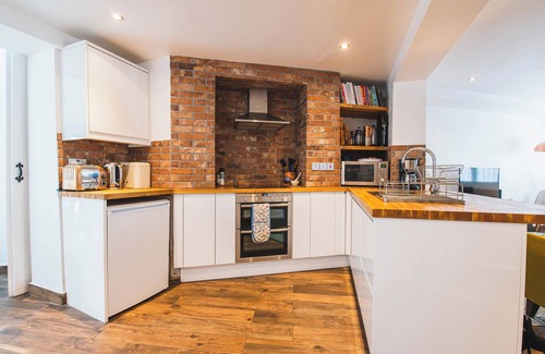 Canonbury House | Pass the Keys | Modern & Stylish Garden Home in Islington