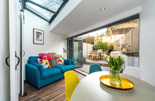 Canonbury House | Pass the Keys - Modern & Stylish Garden Home in Islington