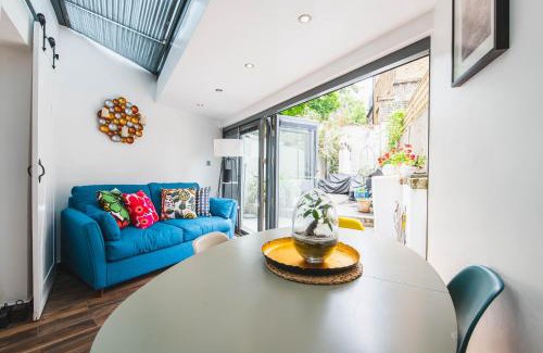 Canonbury House | Pass the Keys - Modern & Stylish Garden Home in Islington
