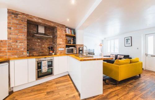 Canonbury House | Pass the Keys - Modern & Stylish Garden Home in Islington