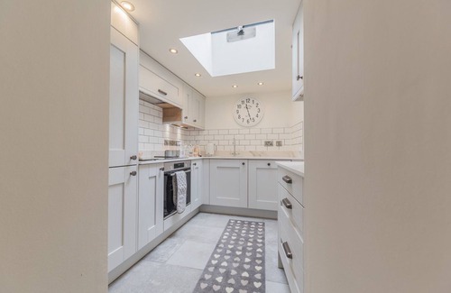Newland Near Ulverston House | Pass the Keys | Mop Fair Sunny Garden Town Centre