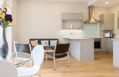 Ladywell Apartment | Pass the Keys | Newly refurbished flat w/terrace