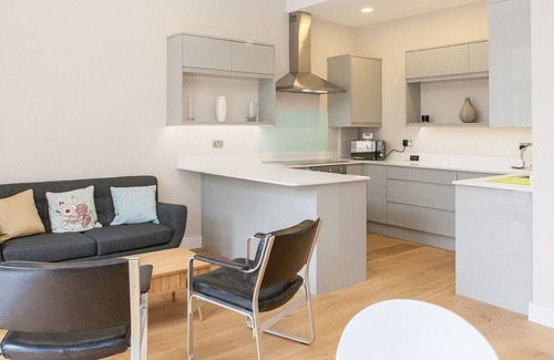 Ladywell Apartment | Pass the Keys | Newly refurbished flat w/terrace