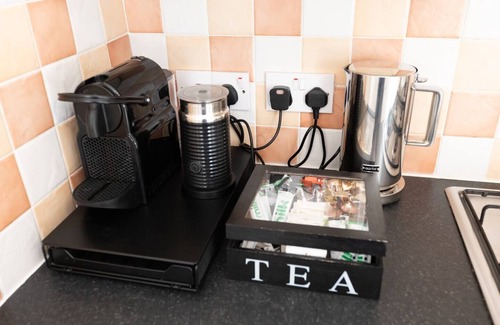 Abbey House | Pass the Keys | Perfect spot for Wimbledon! Relax and feel at home