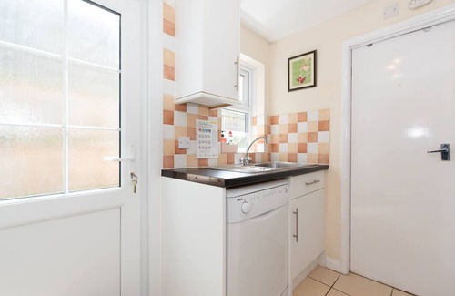 Abbey House | Pass the Keys | Perfect spot for Wimbledon! Relax and feel at home
