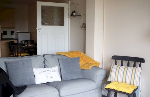 Carmarthen Apartment | Pass the Keys | Pet friendly Garden flat in Carmarthen