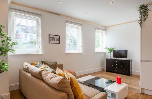 Southfields Apartment | Pass the Keys Private Apartment minutes from Wimbledon