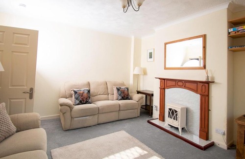 Renfrew Apartment | Pass the Keys Private Entrance GF 2 bed flat near Renfrew Centre