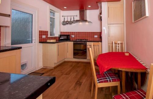 Renfrew Apartment | Pass the Keys Private Entrance GF 2 bed flat near Renfrew Centre