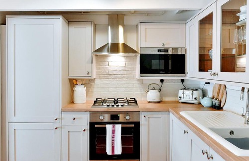 Mumbles House | Pass The Keys Rockhill Beautiful cosy cottage in Mumbles Sleeps 4