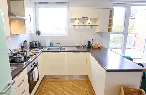 Chorlton-on-Medlock Apartment | Pass the Keys | Roof Terrace Flat + Parking Mins From Manchester