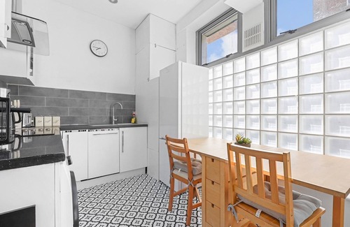 Weavers Apartment | Pass the Keys | Shoreditch High Street Secret Gem for 4