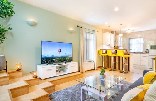 Belfast City Centre Apartment | Pass the Keys | Simply Stunning 2BR | City Centre | Queens Uni