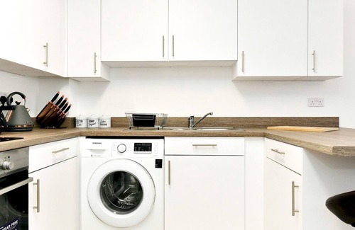 Whitchurch Apartment | Pass the Keys | Sleek 1 Bed Apartment w Parking