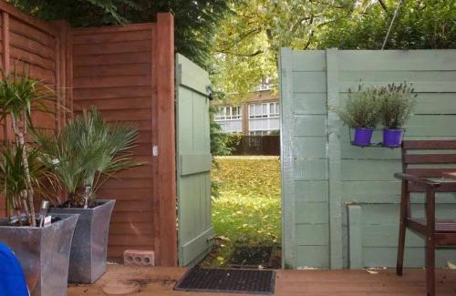St. George's House | Pass the Keys Spacious 2BR w Free Parking Patio Near Tube