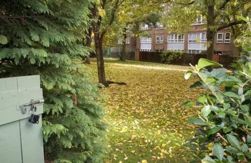 St. George's House | Pass the Keys Spacious 2BR w Free Parking Patio Near Tube