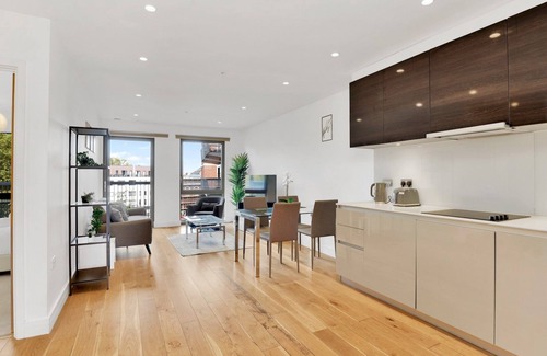 Canning Town Apartment | Pass the Keys | Spacious 2-Bedroom Apartment
