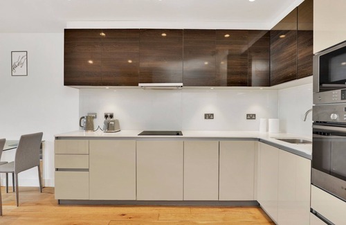 Canning Town Apartment | Pass the Keys | Spacious 2-Bedroom Apartment