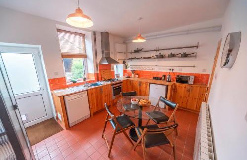 New Mills House | Pass the Keys Spacious Garden Home in New Mills - Pet Friendly