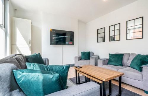Queens Quarter Apartment | Pass the Keys Spacious Queens Uni Beside Cafes and Restaurants