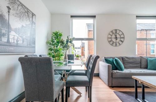 Queens Quarter Apartment | Pass the Keys Spacious Queens Uni Beside Cafes and Restaurants